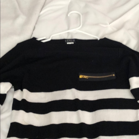 Venus black and white sweater dress 💕 - Picture 5 of 7